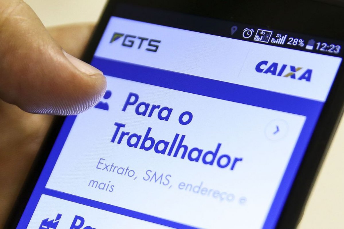 FGTS emergencial é depositado para nascidos em outubro nesta terça-feira (8)