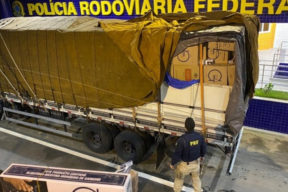 Operação Independência da PRF detém 28 pessoas e apreende drogas e veículos roubados