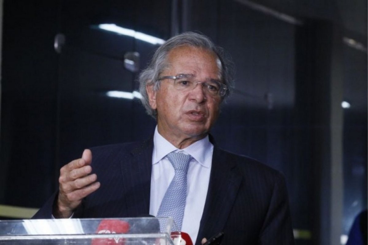 Economia brasileira está "rebatendo" crise causada pela  Covid-19, diz Guedes