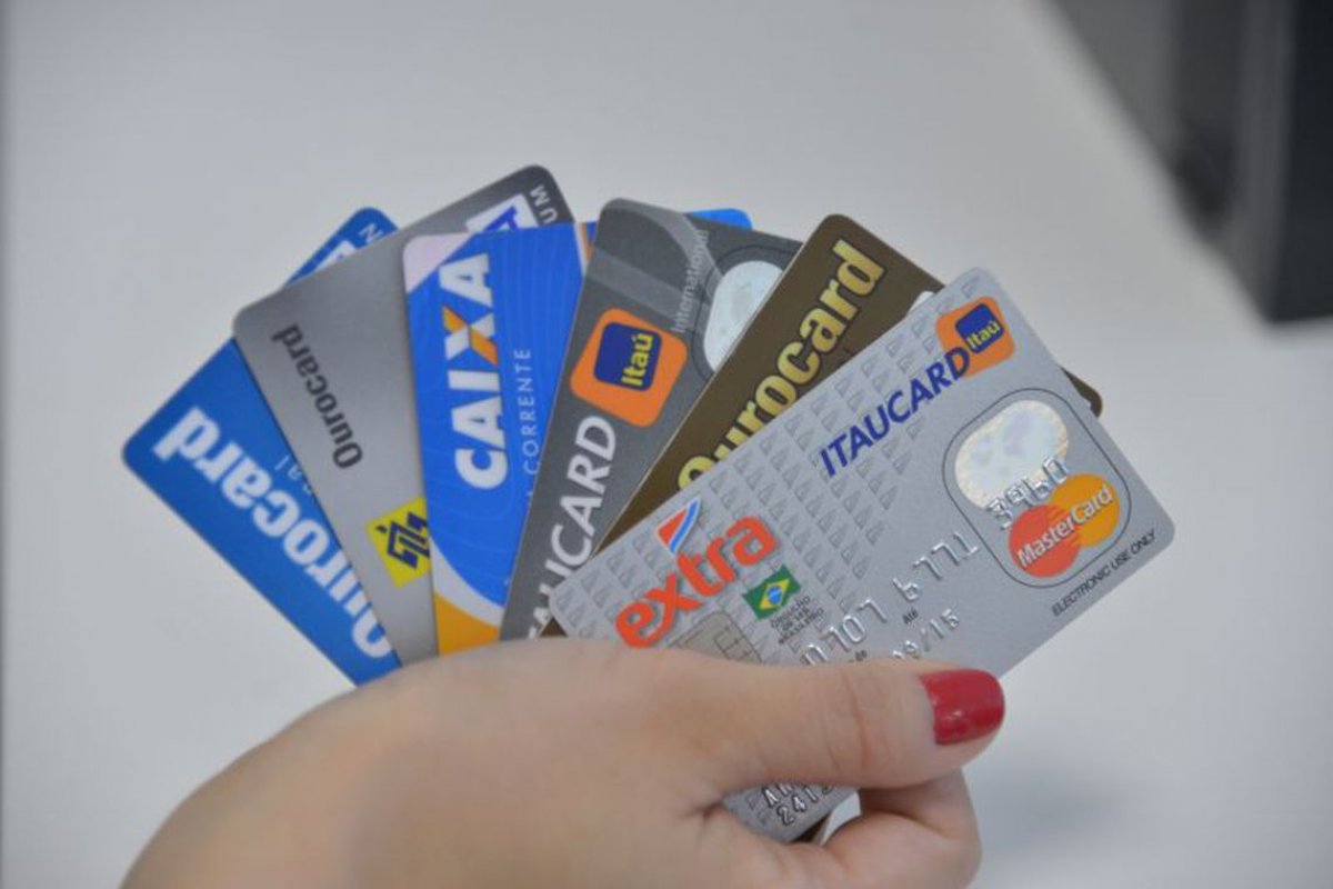 Clientes de baixa renda são que mais renegociam conta, aponta BC