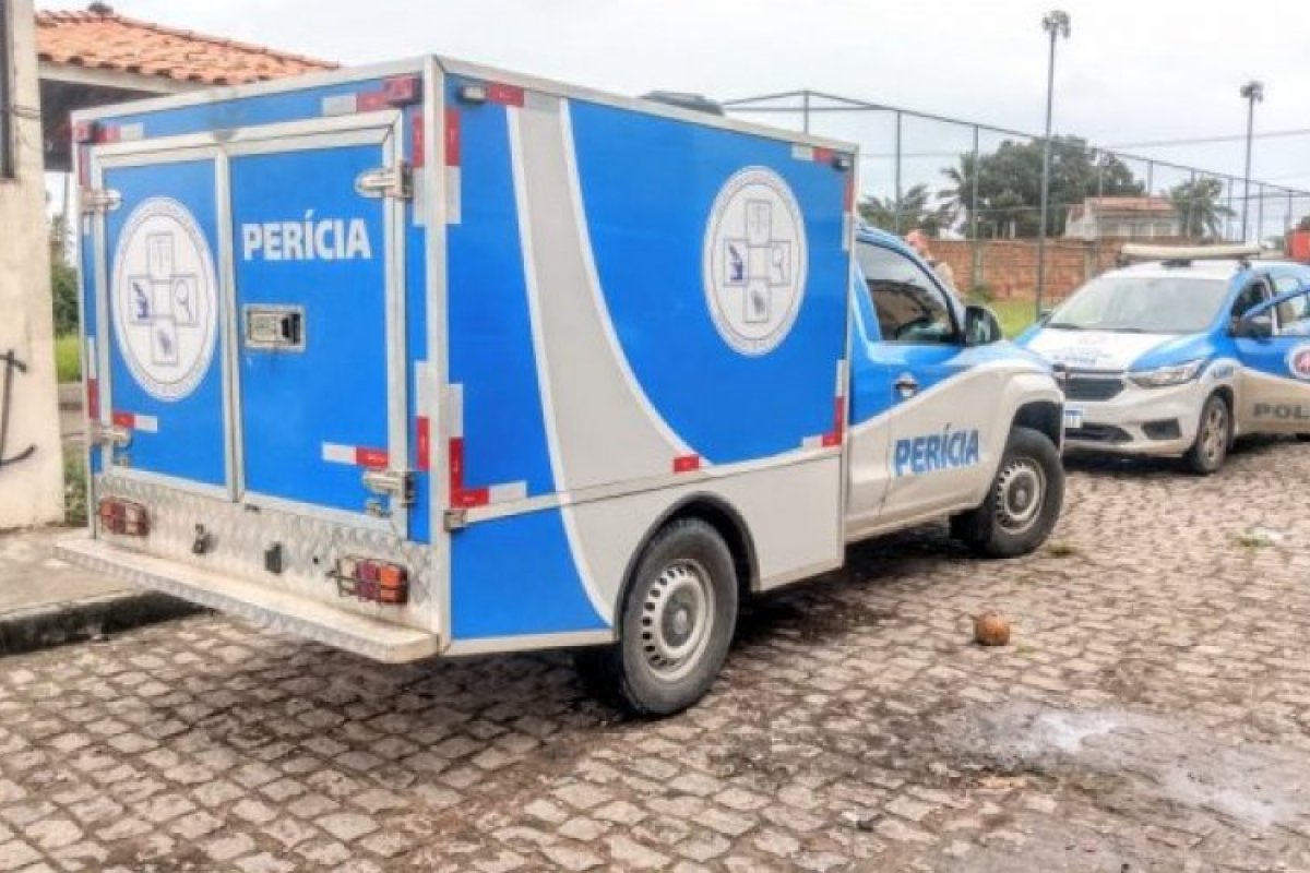 Entregador é assassinado a tiros em conjunto residencial de Feira de Santana, na Bahia 