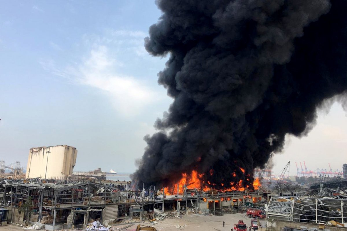 Novo incêndio atinge porto de Beirute, no Líbano, um mês após grande explosão