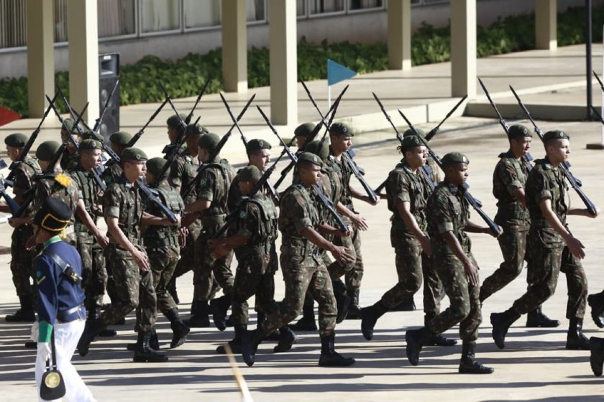 Mais de 8 mil militares não devolveram o auxílio emergencial pago indevidamente