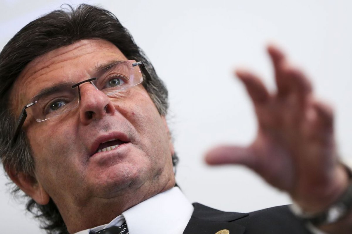 Em discurso, Fux defende democracia e afirma necessidade de dar um basta em conflitos 