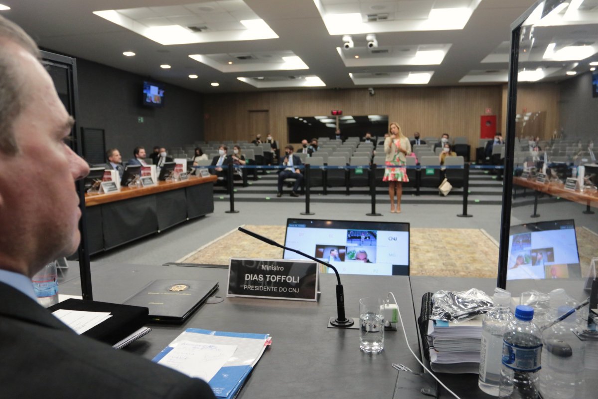 CNJ aprova novo penduricalho para juízes em última sessão presidida por Toffoli
