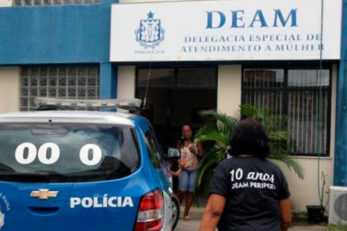 Dois homens são presos em flagrante após agressão contra companheiras em bairros de Salvador