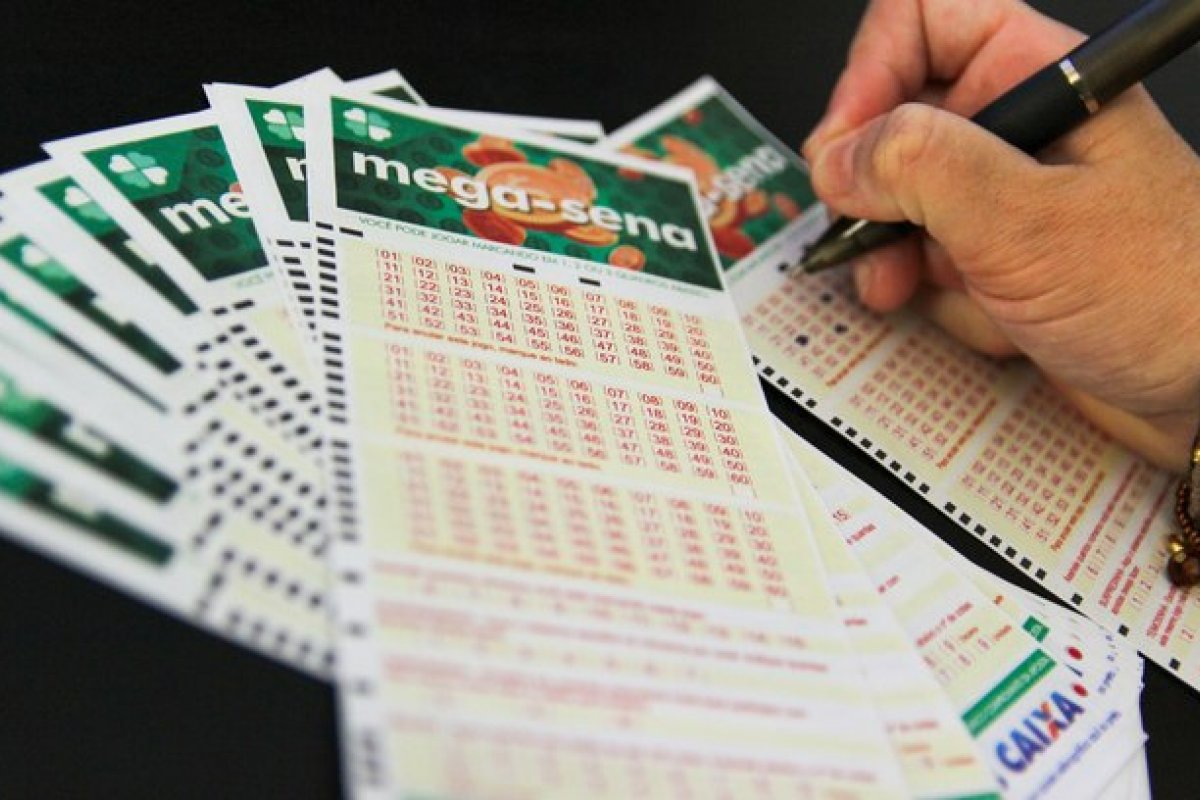 Mega-Sena deve pagar prêmio de R$ 6 milhões neste sábado (12)