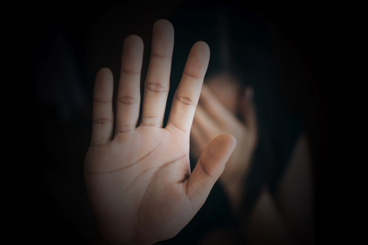 Mulher infectada pela Covid-19 é estuprada por paramédico na ambulância 