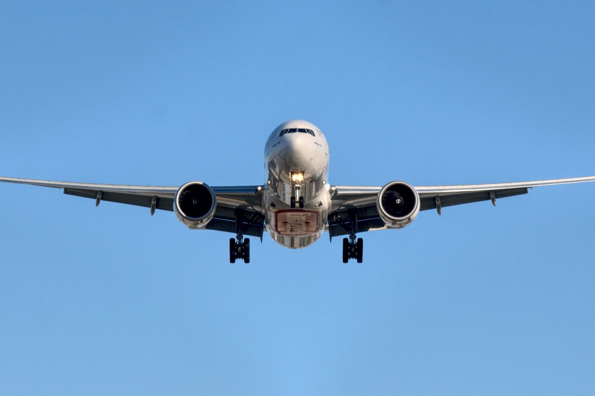 Chances de ser infectado pela Covid-19 em voos de avião são pequenas, dizem cientistas