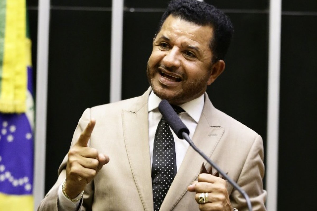 "Seria infantilidade estar do lado perdedor, do lado dos fracos" diz Abílio Santana sobre saída do PL da base do governo Rui Costa