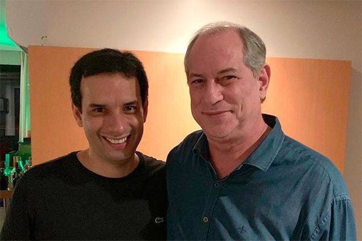 Ciro diz que DEM e PDT dão exemplo para o Brasil se unindo em Salvador 