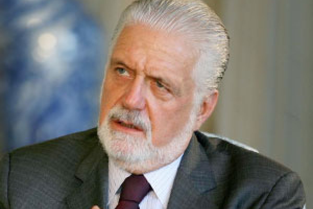 Wagner diz que união do PDT com o DEM "é canoa furada"