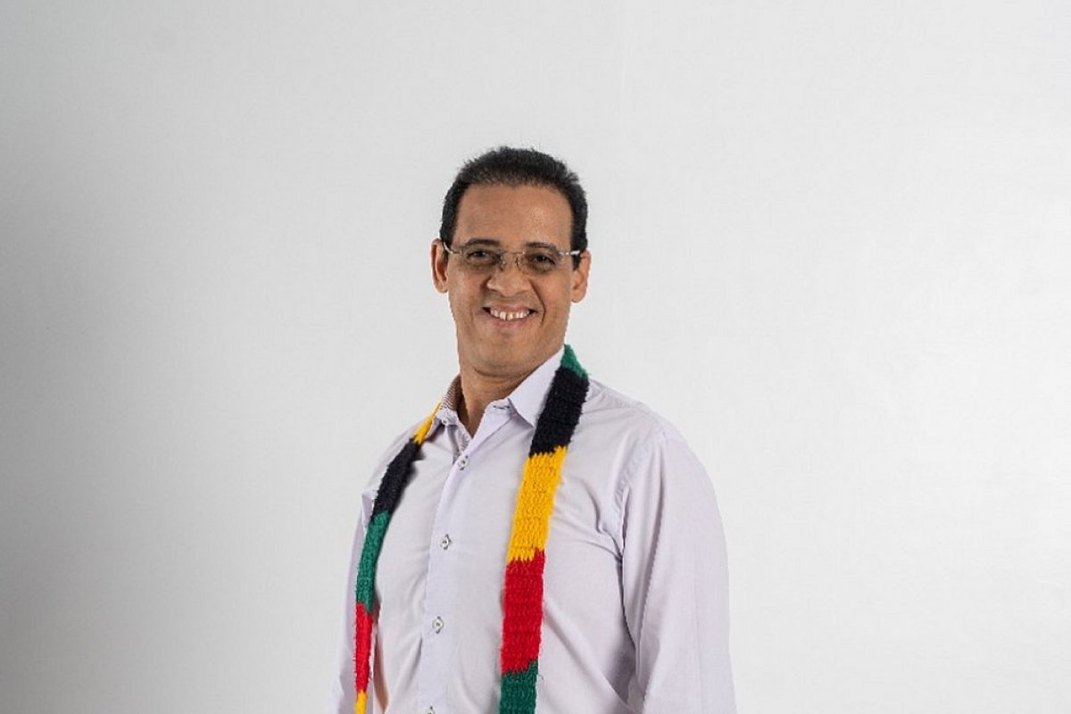 PSOL oficializa candidatura de Hilton Coelho à prefeitura de Salvador