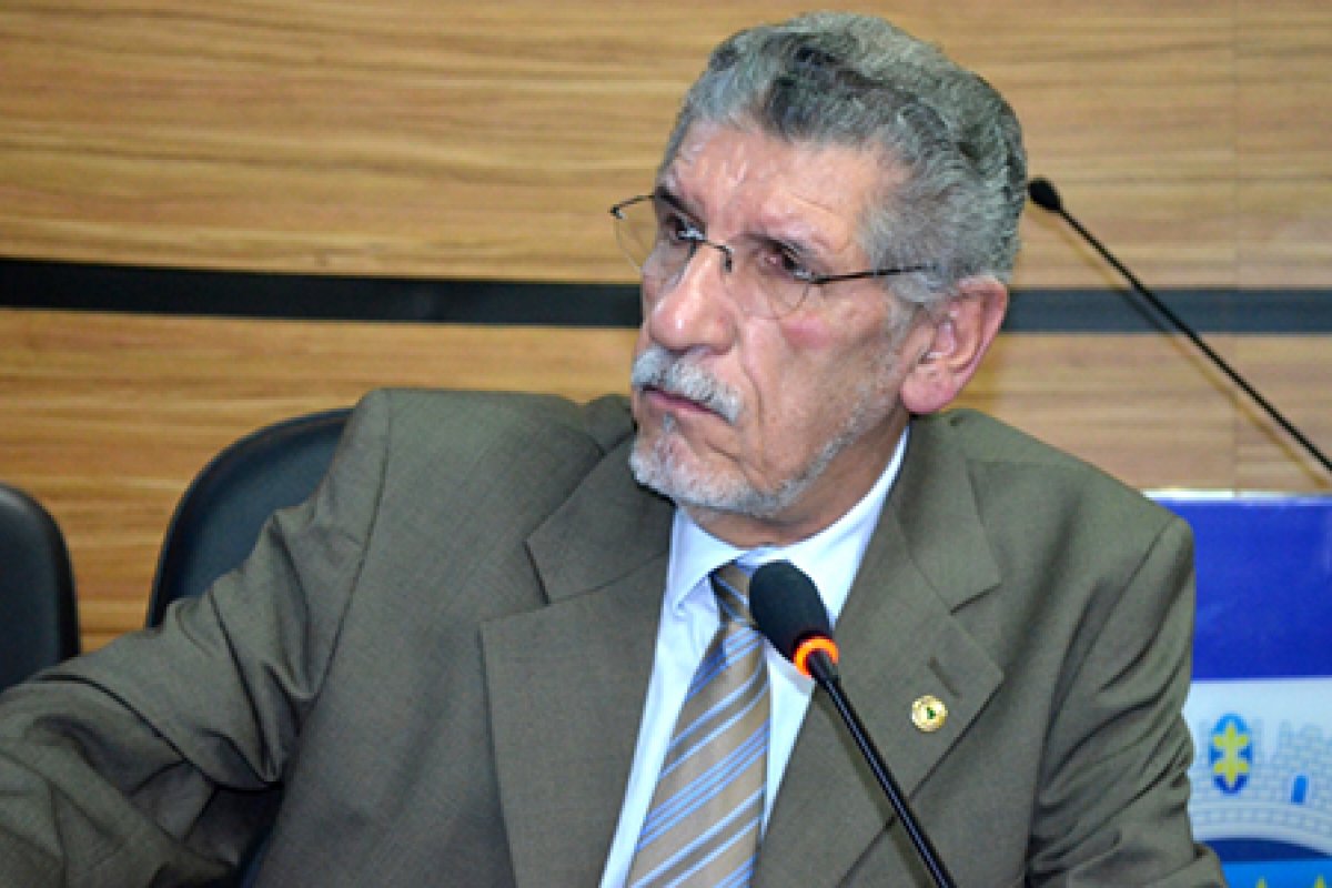 TRE acata recurso de Hérzem e suspende retirada de postagens