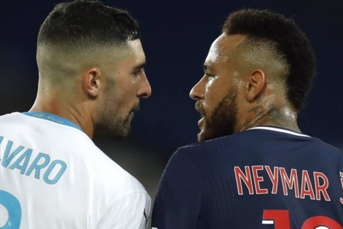 TV espanhola faz leitura labial e flagra suposto comentário homofóbico de Neymar para González