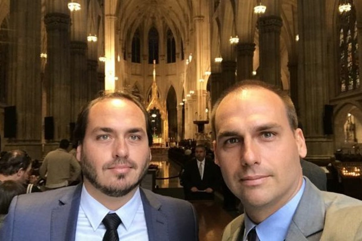 PF intima Eduardo e Carlos Bolsonaro a depor sobre atos antidemocráticos
