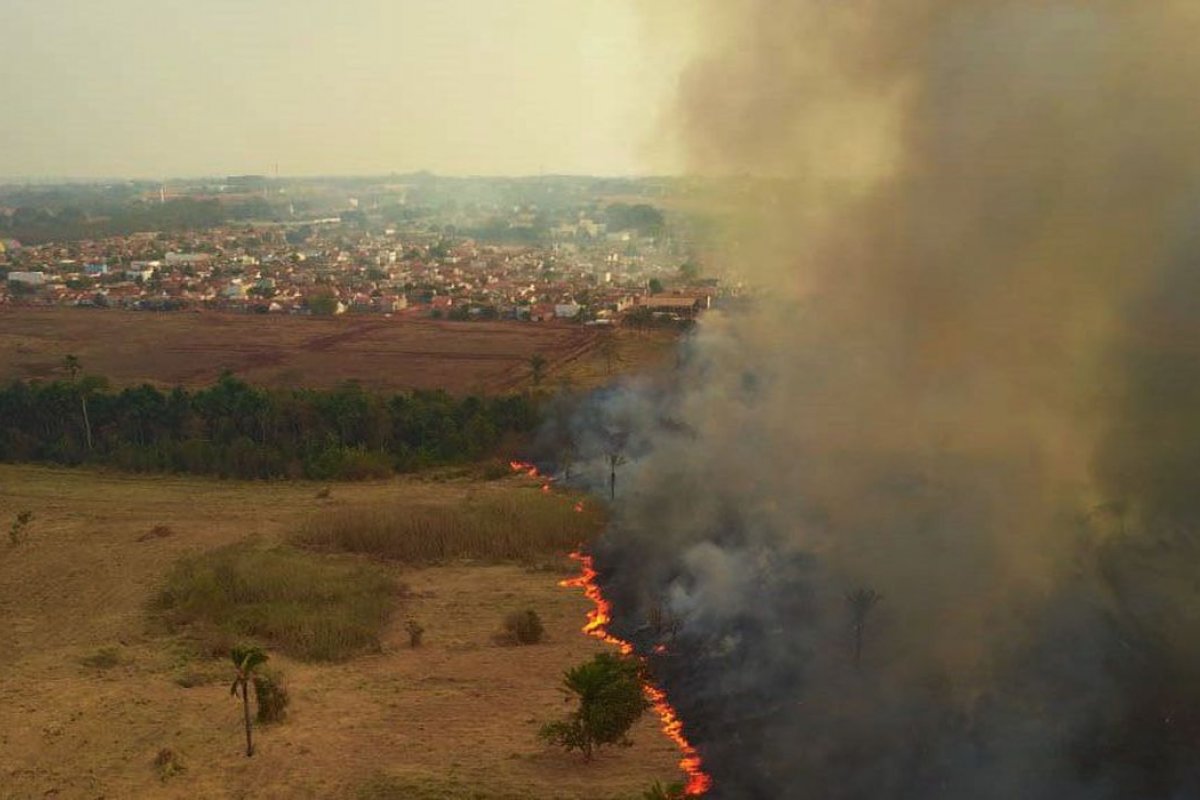 Fumaça dos focos de incêndio na região do Pantanal se desloca para o Sul do país