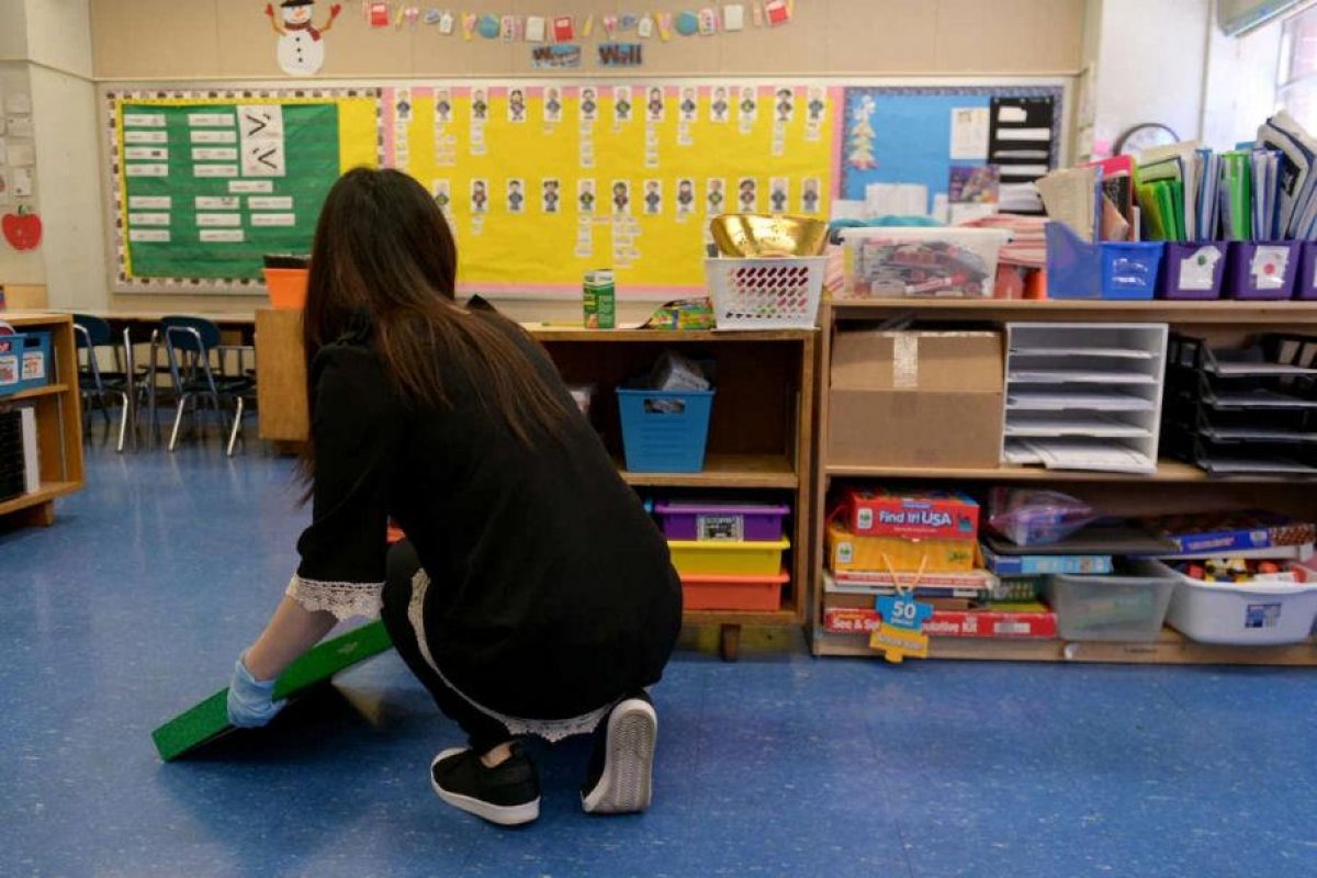 Nova York adia mais uma vez o reinício das aulas presenciais em escolas públicas 
