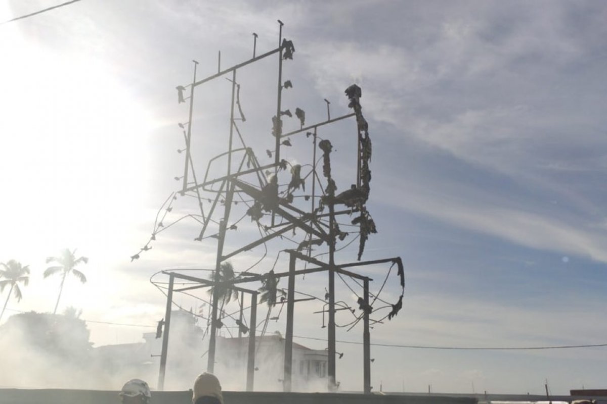 Monumento de Mário Cravo voltará para o Comércio após incêndio, diz Fernando Guerreiro