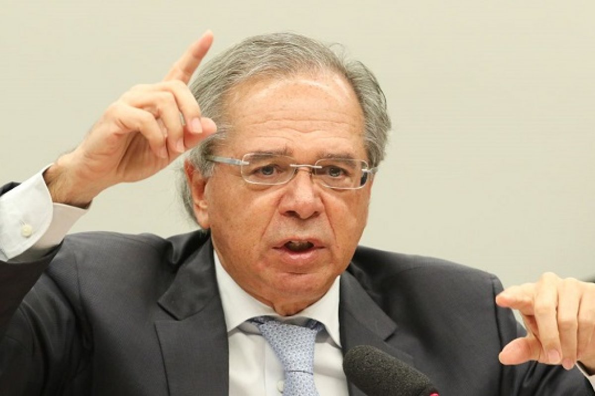 Paulo Guedes é condenado a pagar R$ 50 mil por chamar servidores de "parasitas"