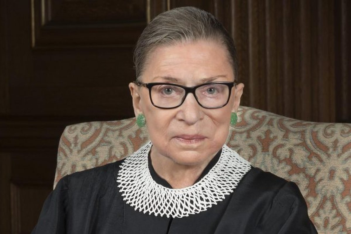 Juíza mais antiga da Suprema Corte dos EUA morre aos 87 anos