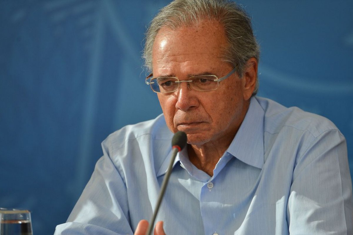 Juíza diz que Guedes 'excedeu' limites de ministro ao comparar servidores com 'parasita'