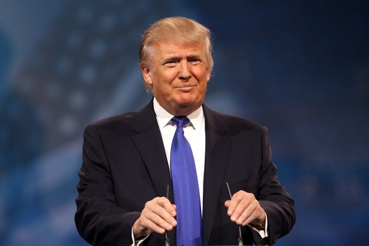 Trump diz aprovar operação interna do aplicativo TikTok para cancelar banimento