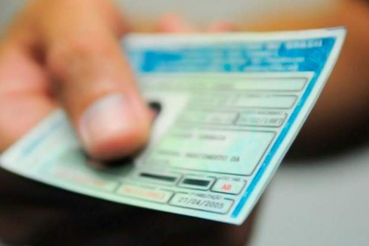 Votação de aumento da validade e pontuação de CNH deve ocorrer na Câmara nesta segunda (21)