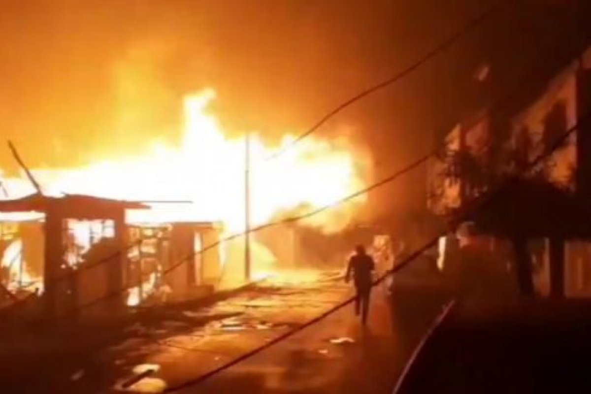 Incêndio deixa cerca de 200 casas destruídas no Peru