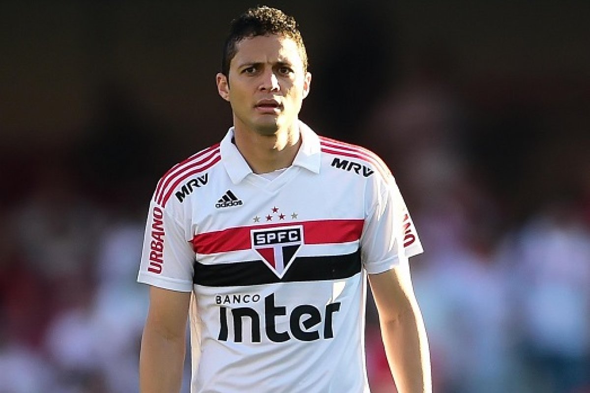 Bahia negocia contratação do zagueiro ex-Vitória Anderson Martins