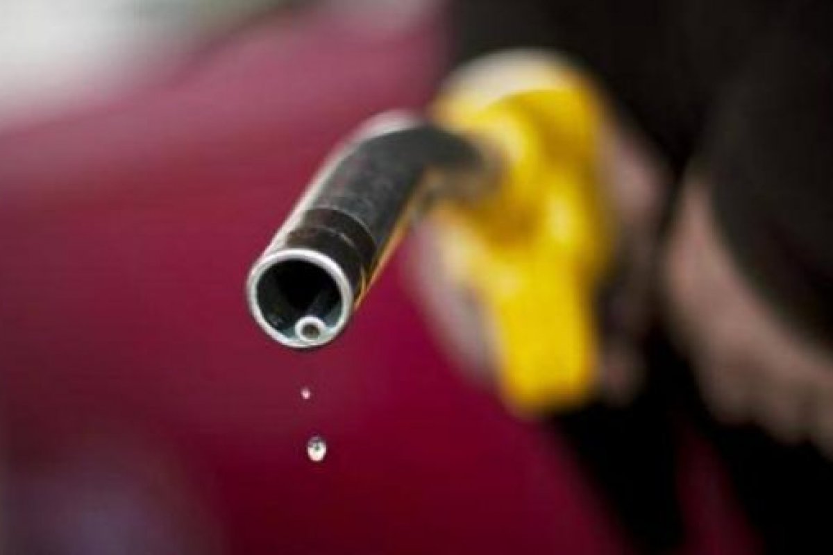 Preço da gasolina nas refinarias irá aumentar em 4% a partir desta quarta (23)