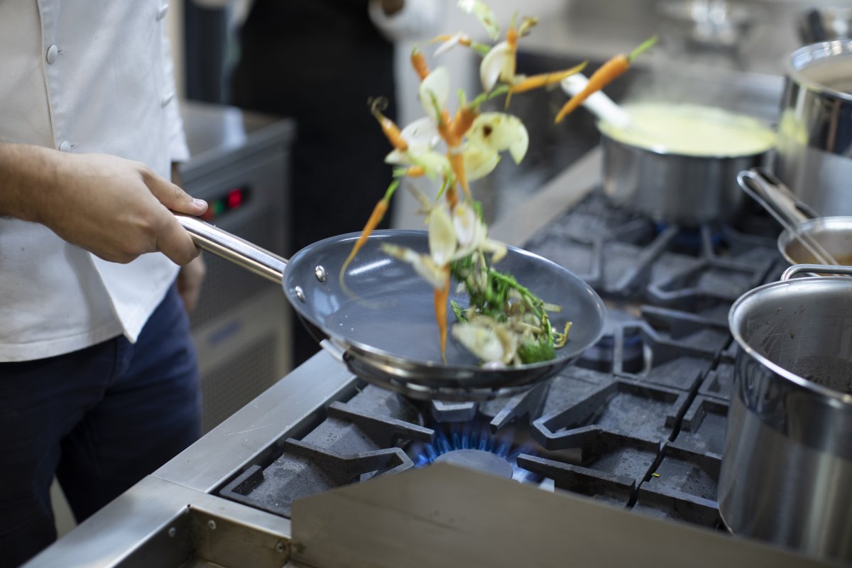 Tramontina apresenta equipamentos de cozinhas profissionais   competitivos e com alto desempenho para todos os tamanhos de negócio