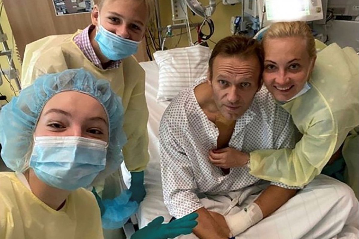 Opositor russo que foi envenenado tem alta médica na Alemanha