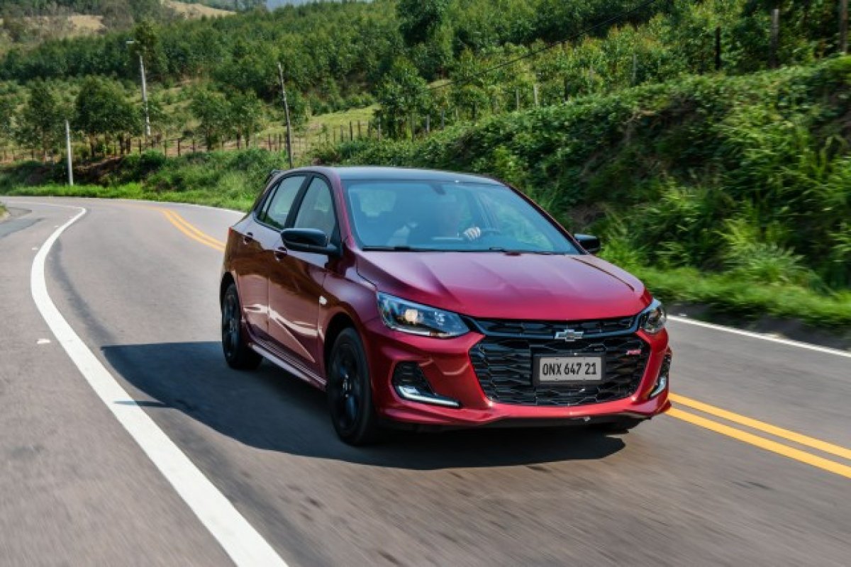 Onix RS e Midnight estreiam na linha Chevrolet com motor 1.0 turbo 