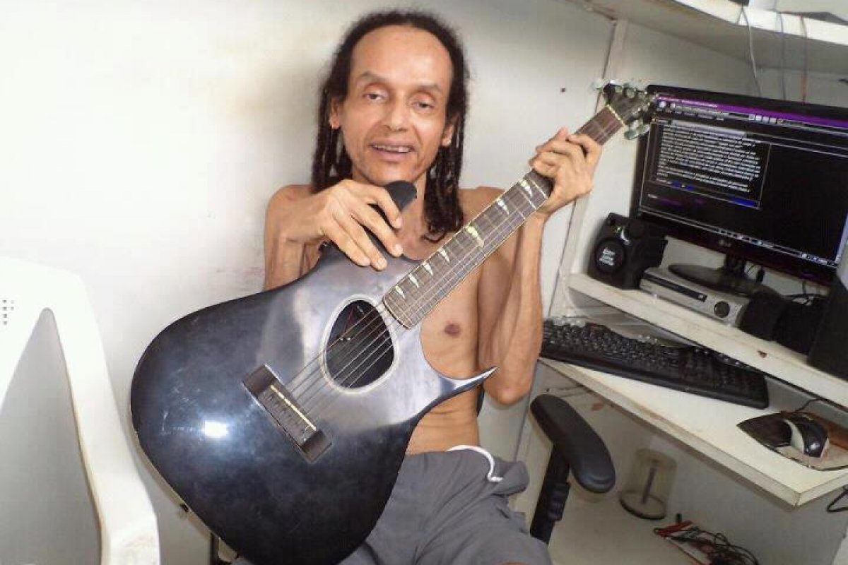 Morre Cacik Jones, ex-integrante do Chiclete com Banana 