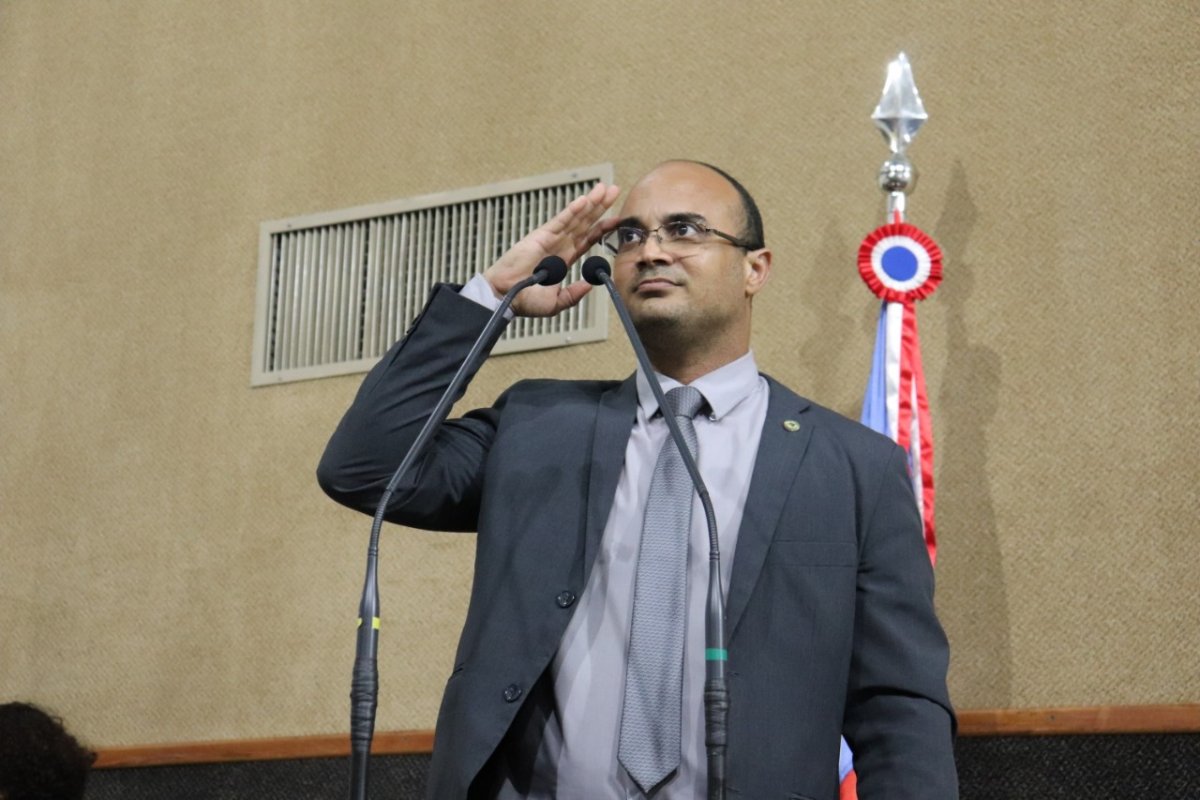 Deputado Bolsonarista quer regulamentação quanto ao acesso e uso de trajes de frequentadores de estabelecimentos 
