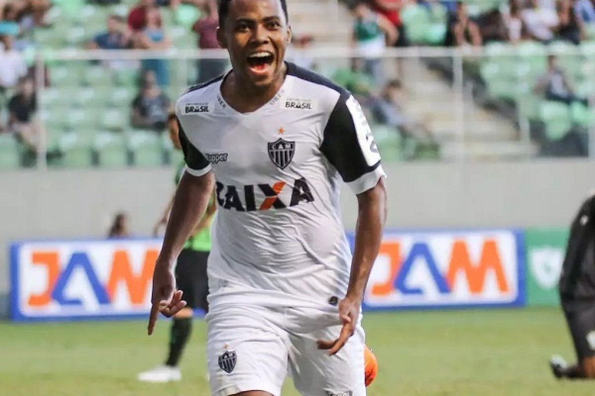 Bahia anuncia meio-campista Elias 