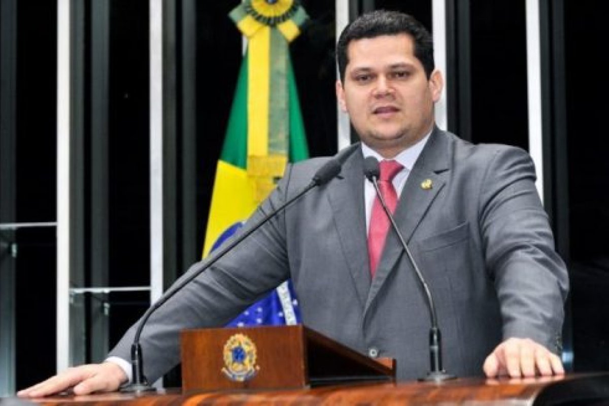 Reeleição para presidência do Senado divide opiniões no parlamento