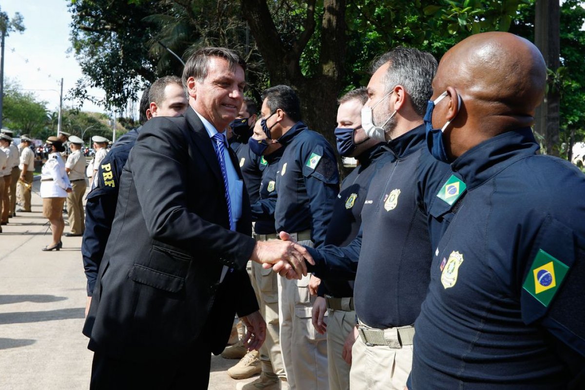Governo abrirá mais duas mil vagas para a PRF, diz Bolsonaro