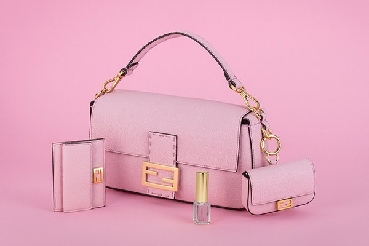 Fendi lança nova bolsa baguette com o seu próprio perfume