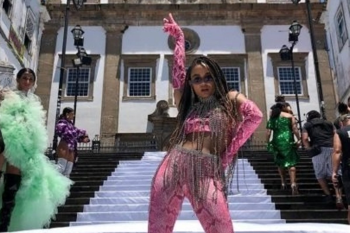 Dançarina baiana brilha em clipes de Anitta, Alice Caymmi e Natiruts 