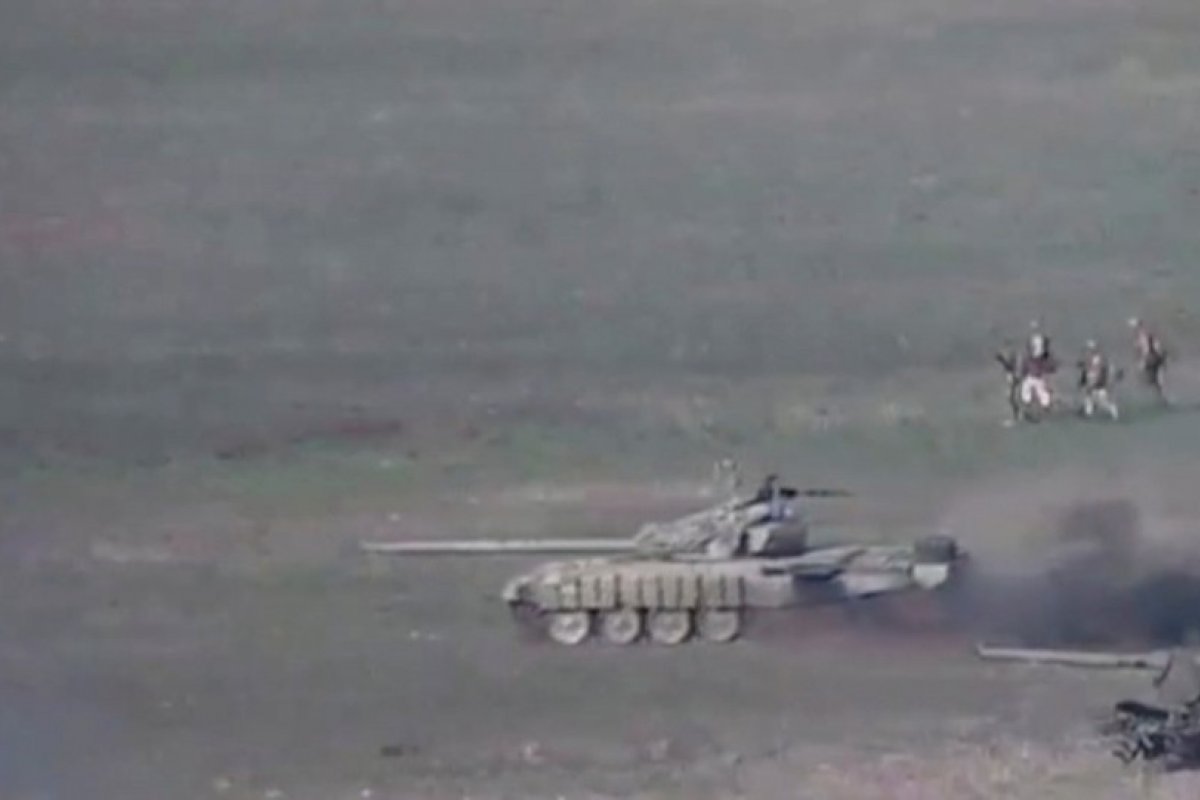 Vídeo: Veículos blindados da Armênia são destruídos em conflito com Azerbaijão