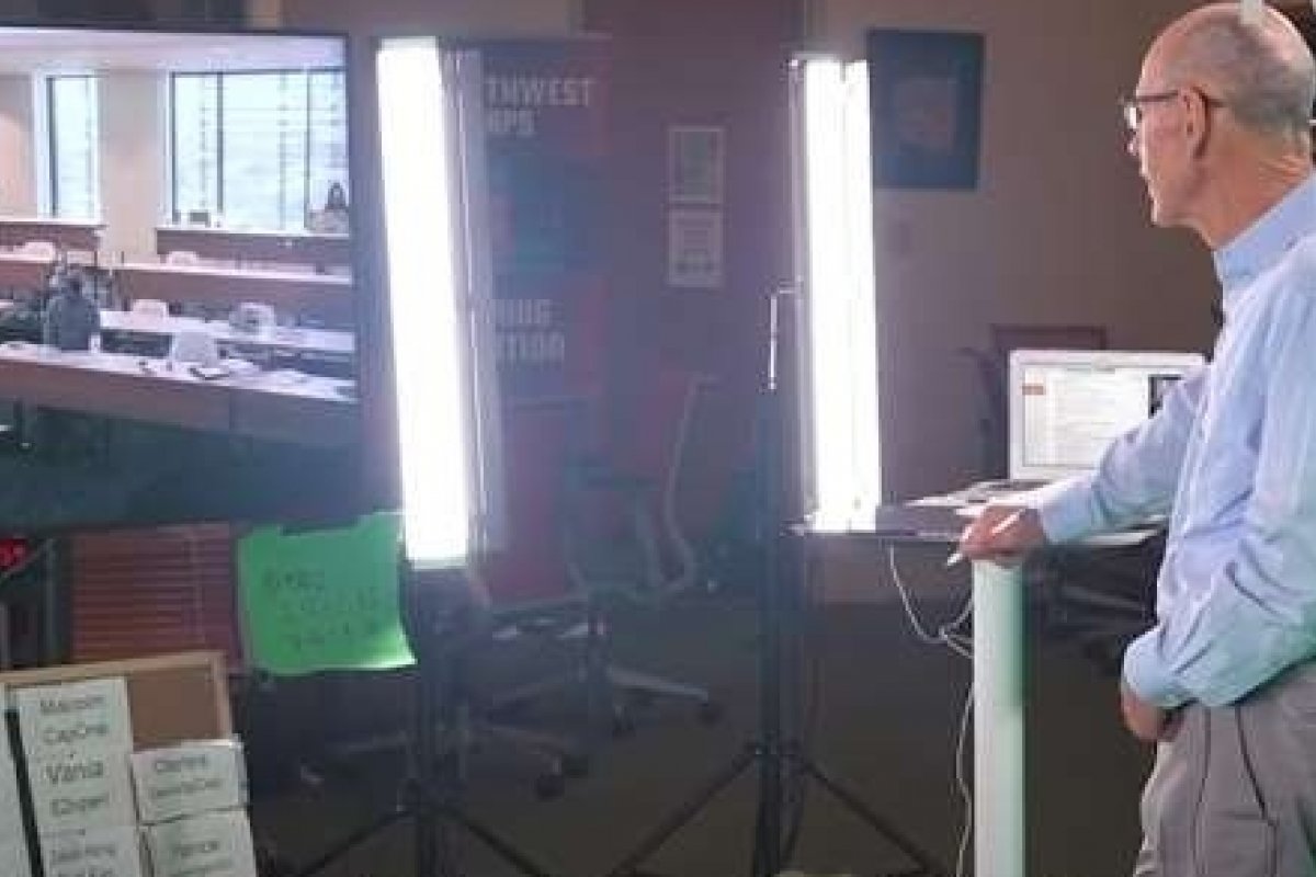 Universidade do Texas desenvolve  sala de aula com professor em holograma
