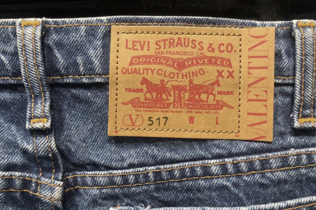 Direto de Roma, Valentino apresenta coleção em parceria  com a Levi's