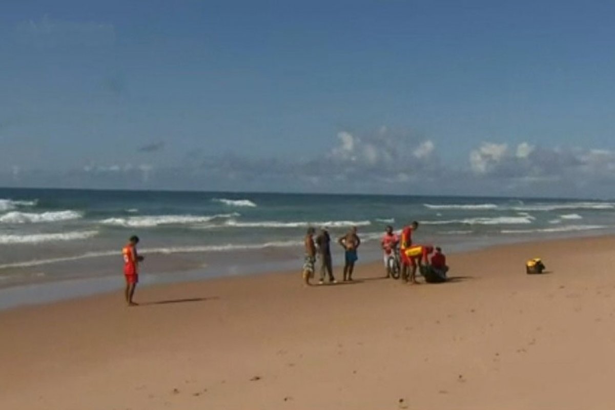 Corpo de homem é encontrado em praia da Boca do Rio, em Salvador
