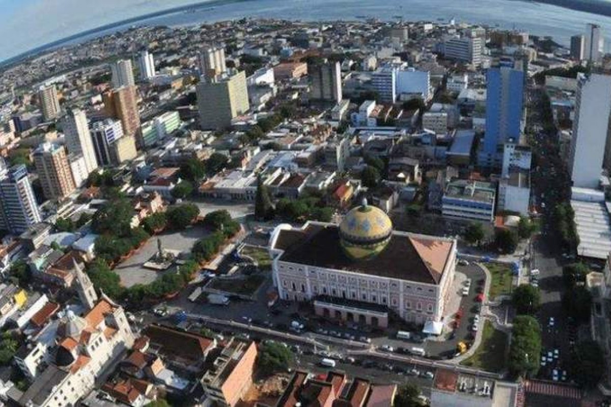Manaus volta a fechar bares e praias para evitar disseminação da Covid-19