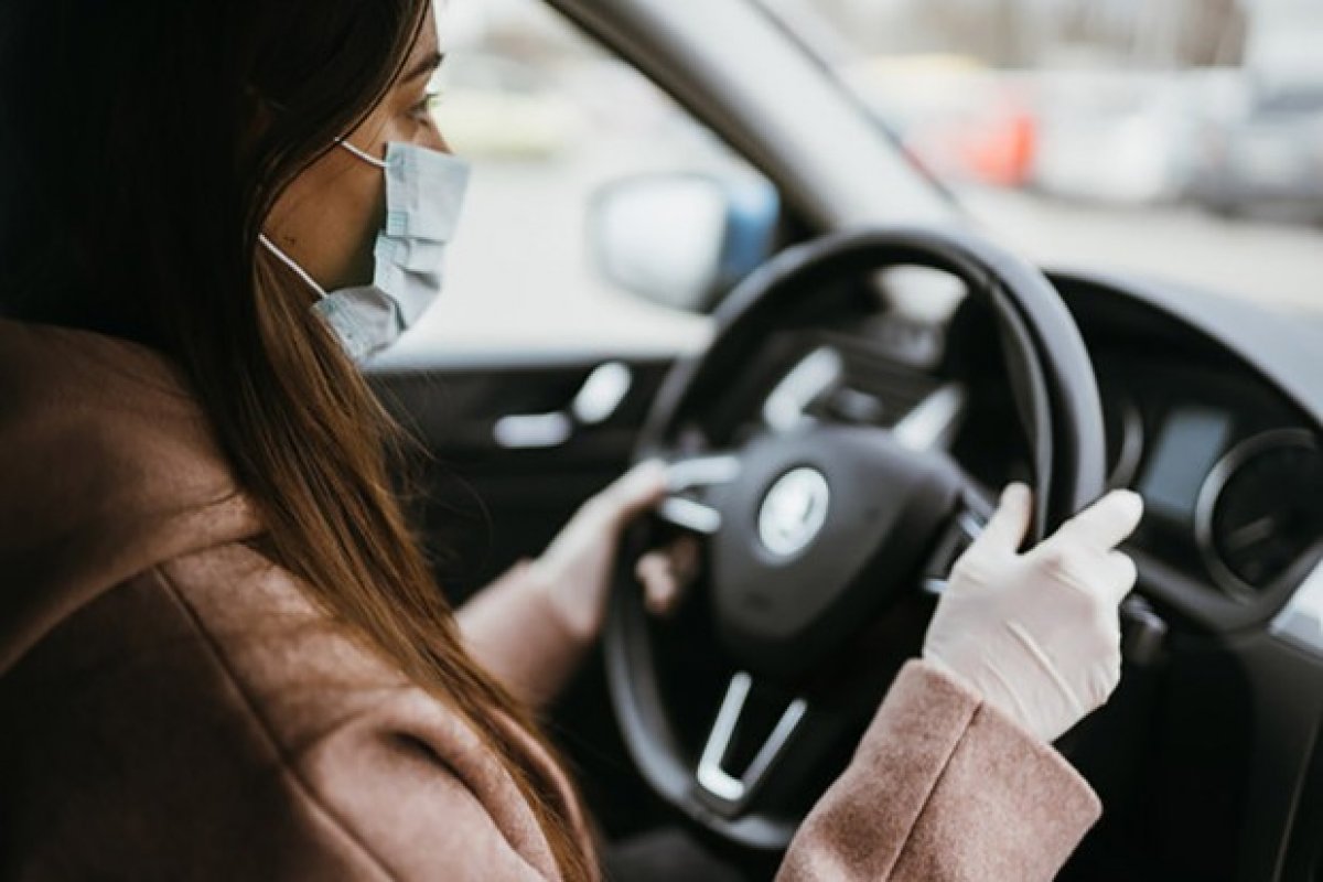 Prazos do licenciamento de veículos com placas de final 9 e 0 vencem nesta semana