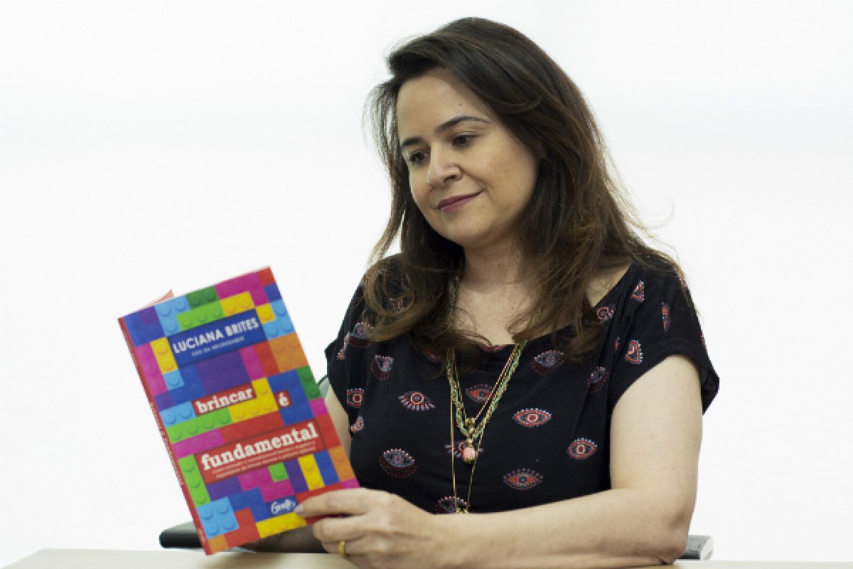 Livro discute a importância da brincadeira na aprendizagem das crianças