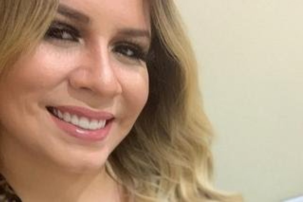  Grávida, cantora famosa  revela problema de autoestima