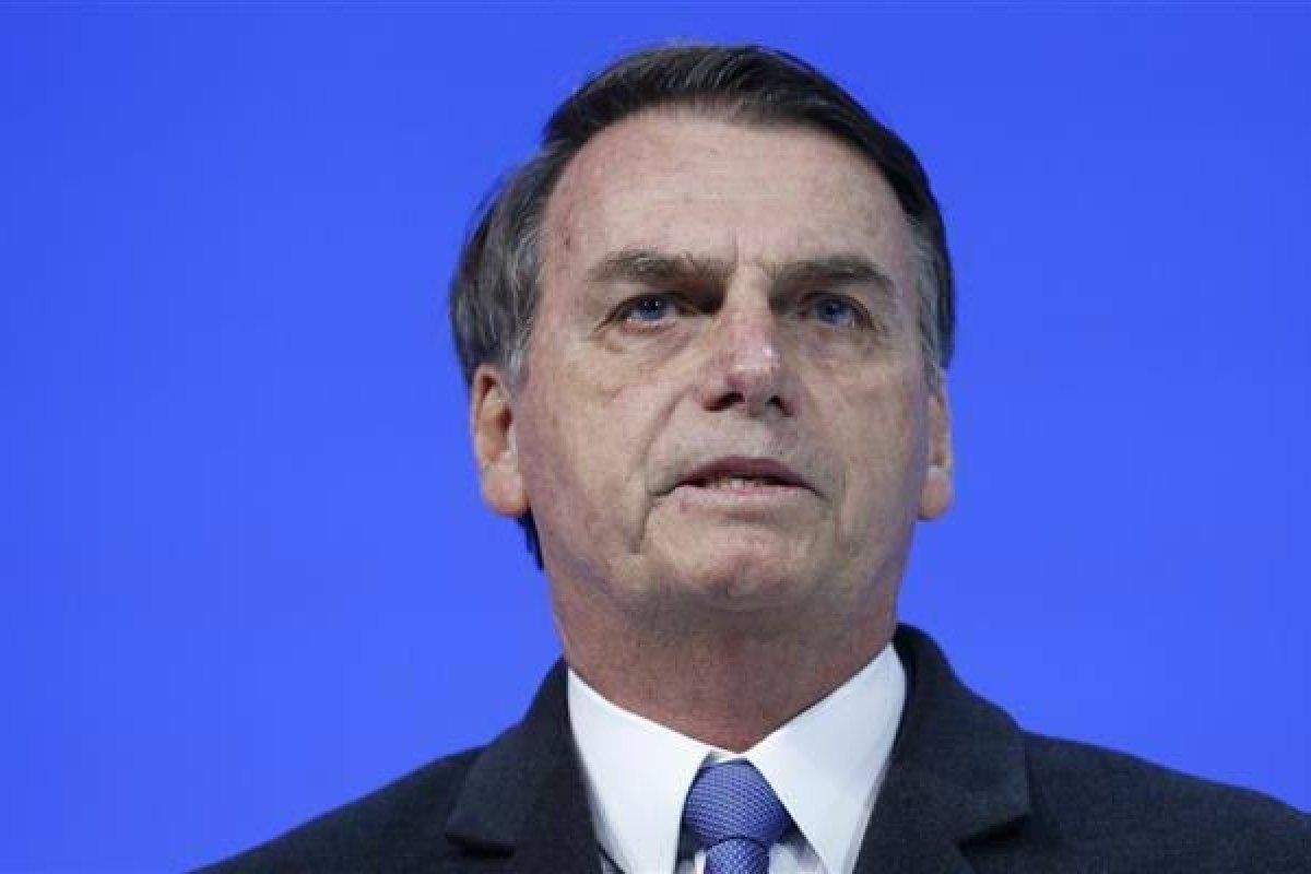 "Não estou preocupado com reeleição", diz Bolsonaro em texto falando sobre demagogos e comunistas